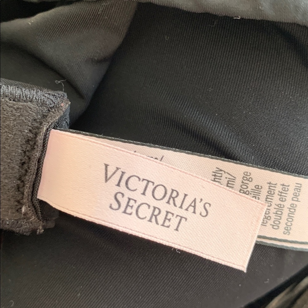 Victoria's Secret Black tshirt lightly lined Bra with Logo Straps size 32C - Picture 2 of 6